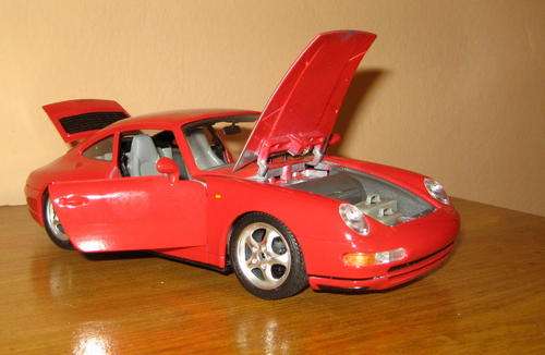 Bburago - Porsche Carrera 911(Red)1.18 scale