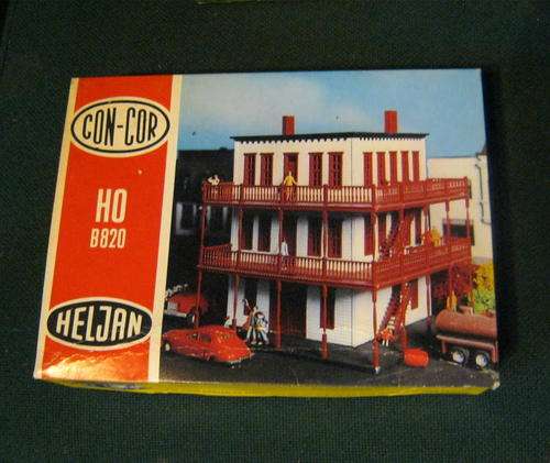 Quick Auction!!!!  Heljan - Three Storey Hotel  - HO/OO