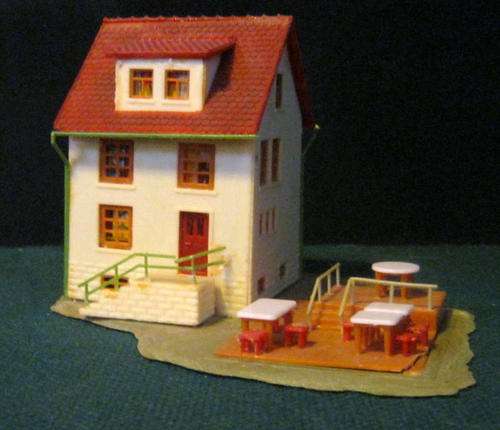 Quick Auction!!!!  Small Guest House with Sun Deck -  HO/OO