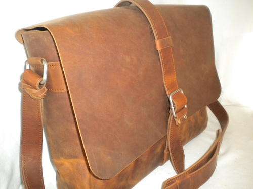 Briefcase Leather, Wild Dog, LARGE, DIVIDER( 15,6 inch laptop) DARK VINTAGE leather!!