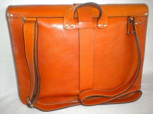 Compact leather briefcase chestnut