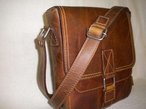 Leather Safari Medium Handbag, ANTIQUE BROWN. Magnetic Closure