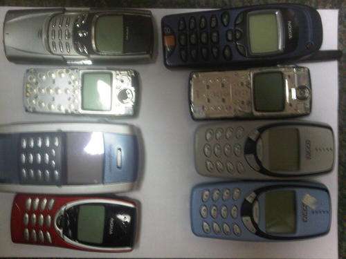 8 PHONES - R1 AUCTION