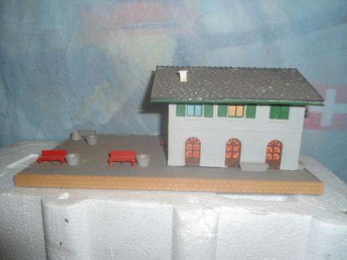 H0 scale Railway Station with platform