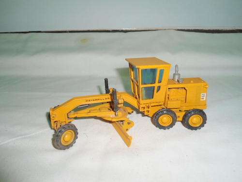 Joal 1:55 scale Caterpillar grader