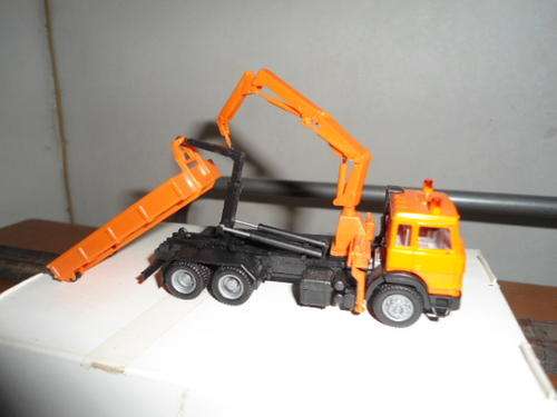 A Herpa HO model of an Iveco Hook truck with crane
