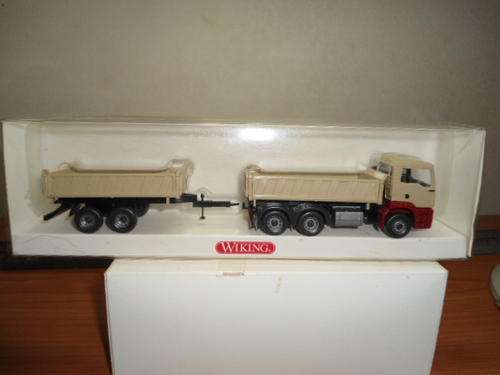 A Wiking HO model of a MAN TGA tipper truck with tipper trailer