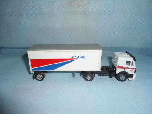 A Herpa HO M/benz T/T with trailer