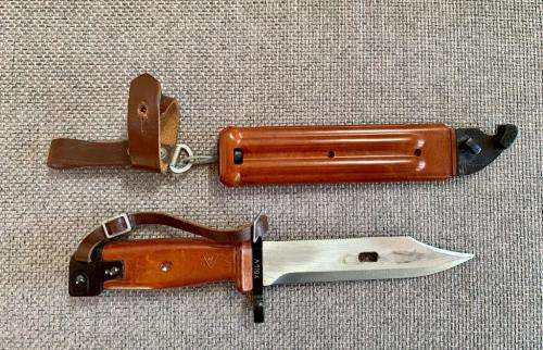 AKM Bayonet - Type II. Matching bayonet and scabbard number A1194. SADF / Recce era