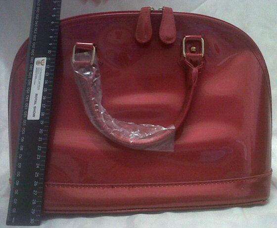 Stunning Handbag look inside a must have real bargain it is