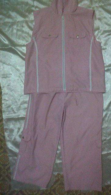 Dont miss this 100 % Polyester a real bargain!!!!!! Stunning lady's  set a must have