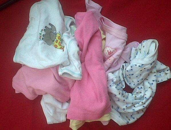 WOW**** LOW STARTING BID  ****MIX LOT OF BABY VESTS