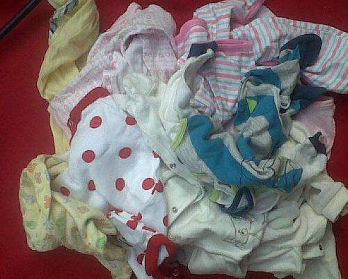 WOW **** LOW STARTING BID ****MIX LOTS OF BABY CLOTHES*******