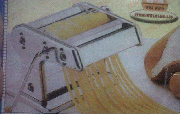 Pasta Maker   ***WOW***   Low starting bid