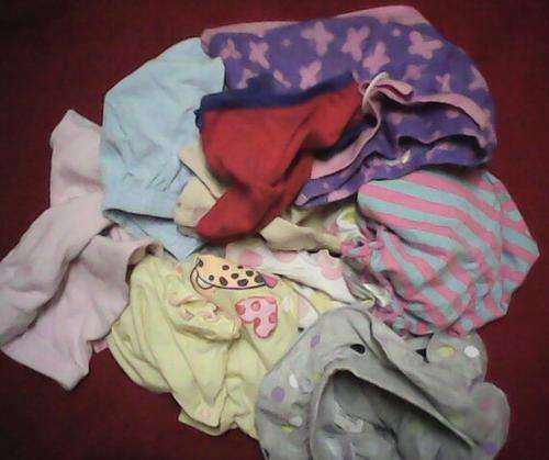 WOW**** LOW STARTING BID  ****MIX LOT OF BABY STUFF
