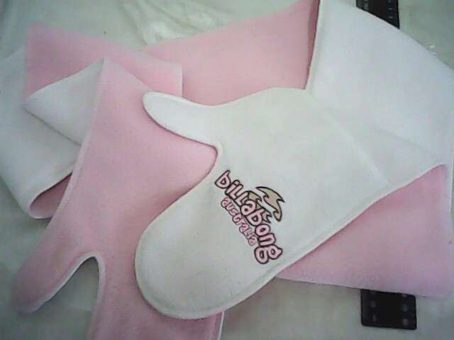 BILLABONG !!!!!!!!! STUNNING BILLABONG SCARF WITH MITTEN