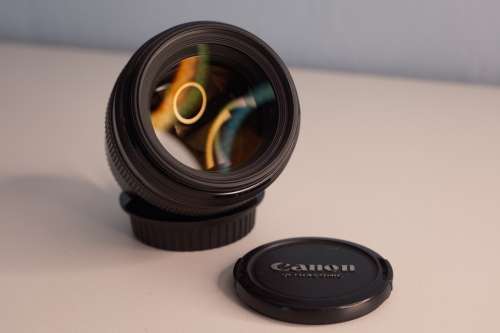 Canon 85mm F1.8 EF USM lens