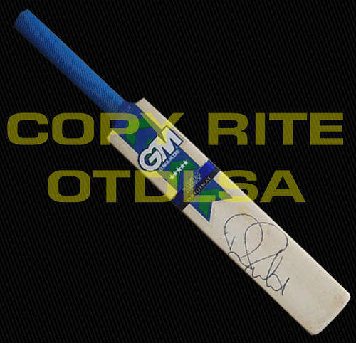 RICKY PONTING SIGNED MINI CRICKET BAT