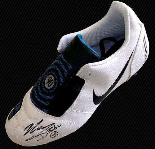 DIEGO MARADONA SIGNED BOOT
