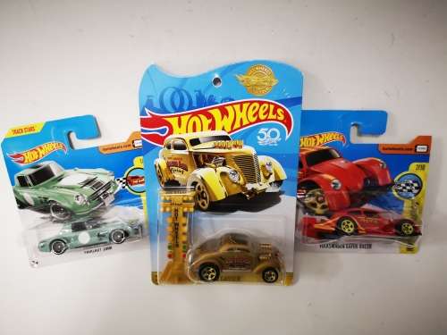 Lot of 3 carded Hot wheels cars