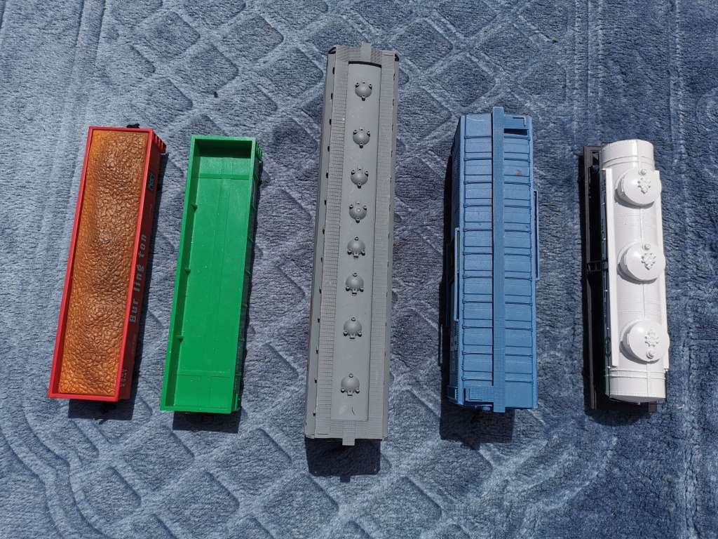 5 Piece Bachmann freight cars