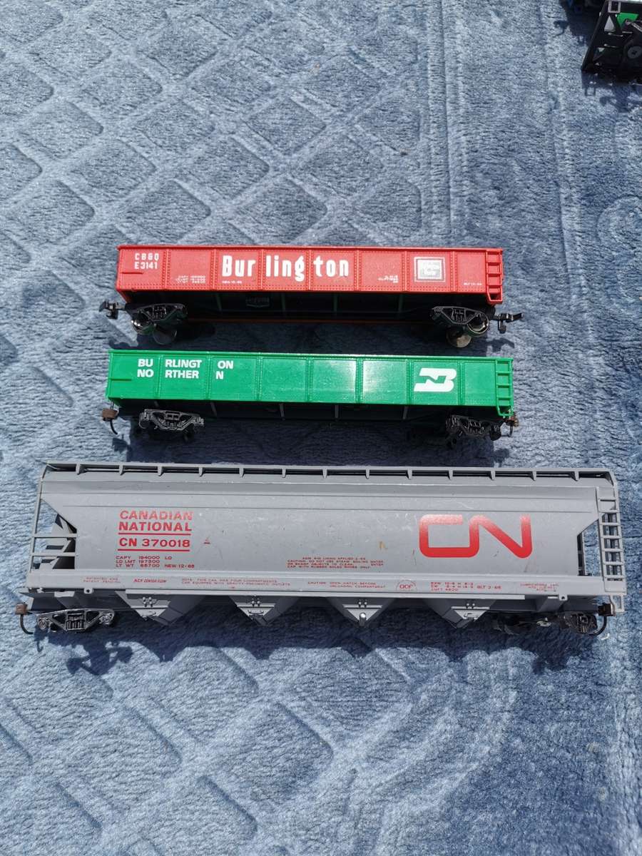 5 Piece Bachmann freight cars