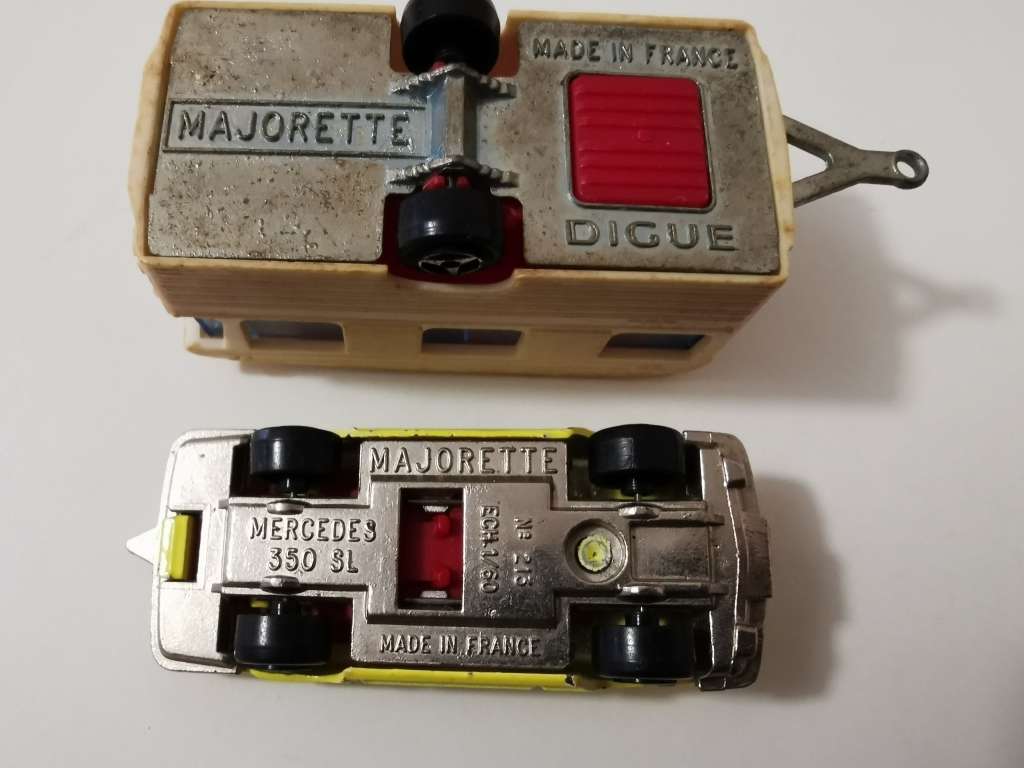 Majorette Mercedes 350SL no.213 plus Digue caravan
