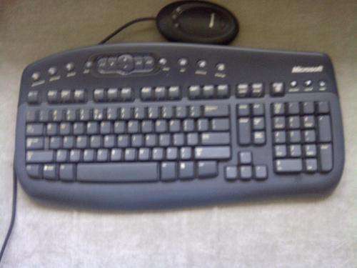 WIRELESS MICROSOFT KEYBOARD******R1 NO RESERVE*********