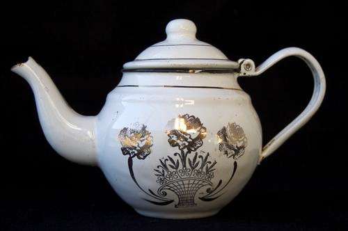 Enamel tea pot for one - cute!