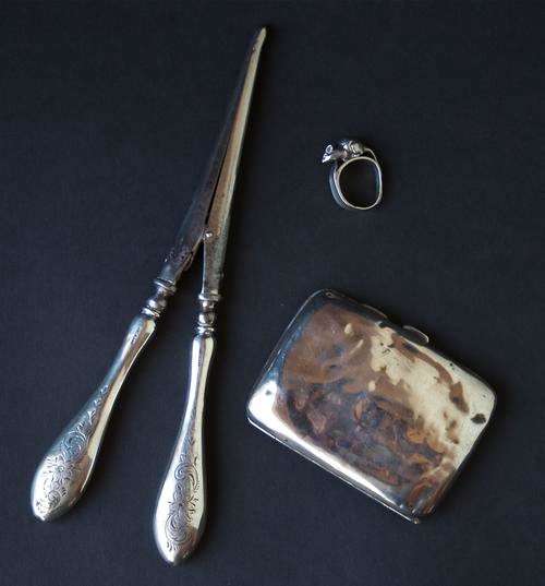 Hallmarked and other silver items - glove stretcher, ring and compact - total 148 grams