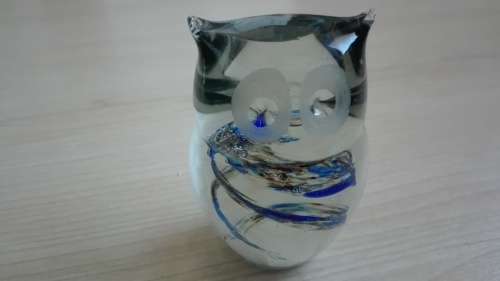 Glass Owl Figurine (height 8cm. width 6cm)