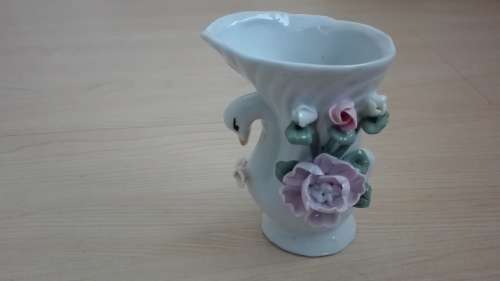 Pretty Swan Shape Vase