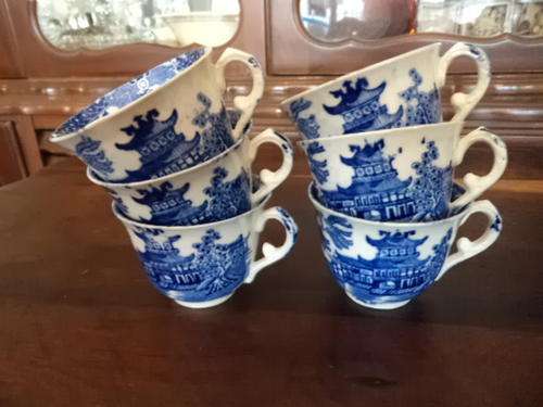 Blue willow cups (no saucers)