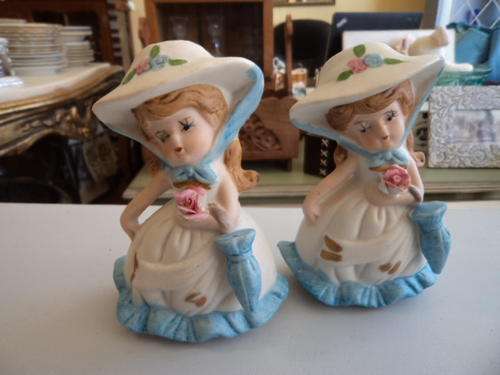 Set of 2 Female Figurines