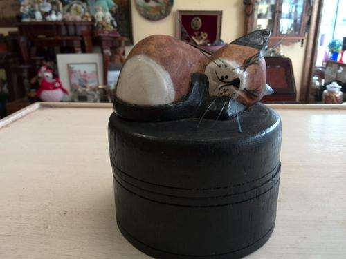 Round Wooden Cat Figurine Box