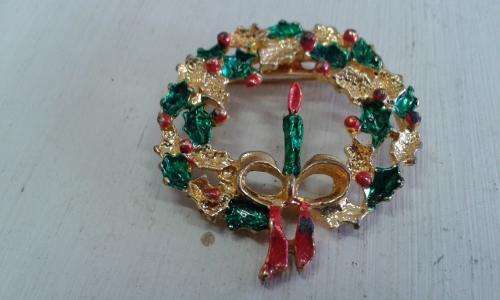 Christmas Wreath Brooch