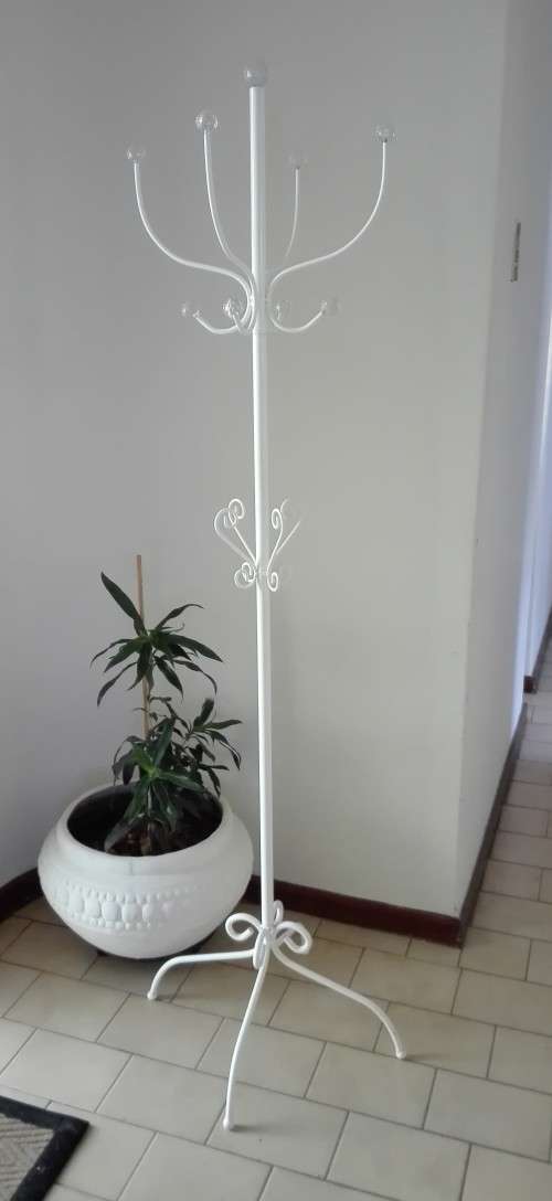 Metal Coat/Hat/Bag Stand With Clear Acrylic Detail