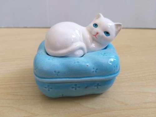 Lidded Cat Figurine Trinket Dish