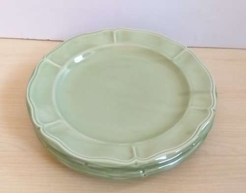 Green Dinner Plates - width 25cm