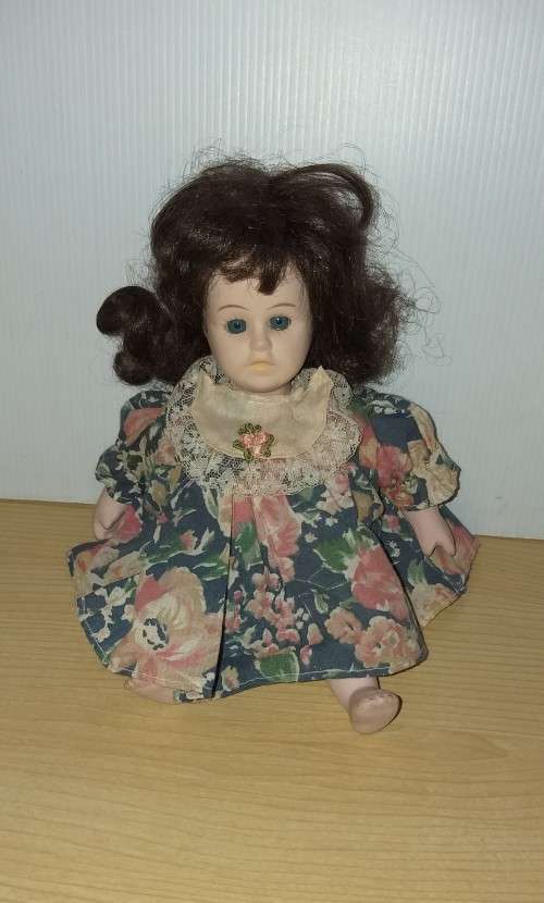 Small Porcelain Doll (20cm x 10cm)