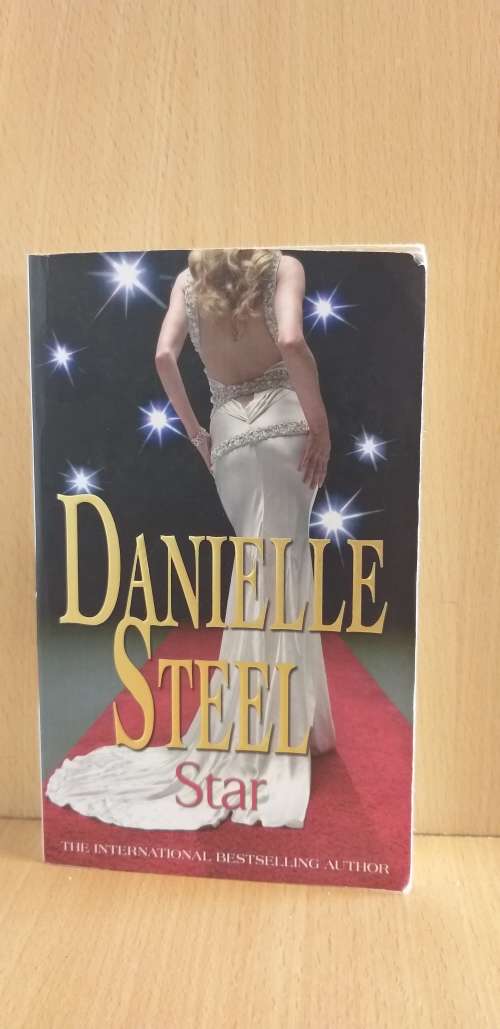 Star by Danielle Steel (Paperback)