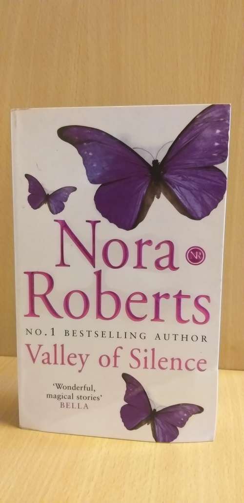 Valley of Silence: Nora Roberts (Paperback)
