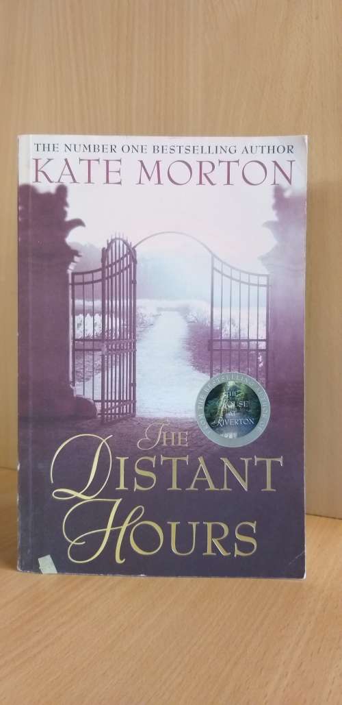 The Distant Hours by Kate Morton (Paperback)