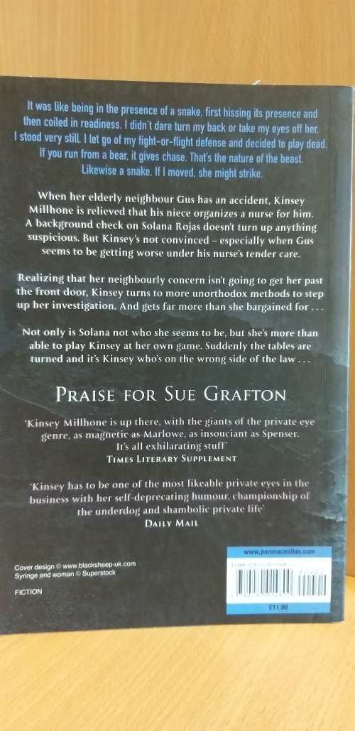 T is for Trespass by Sue Grafton (Paperback)