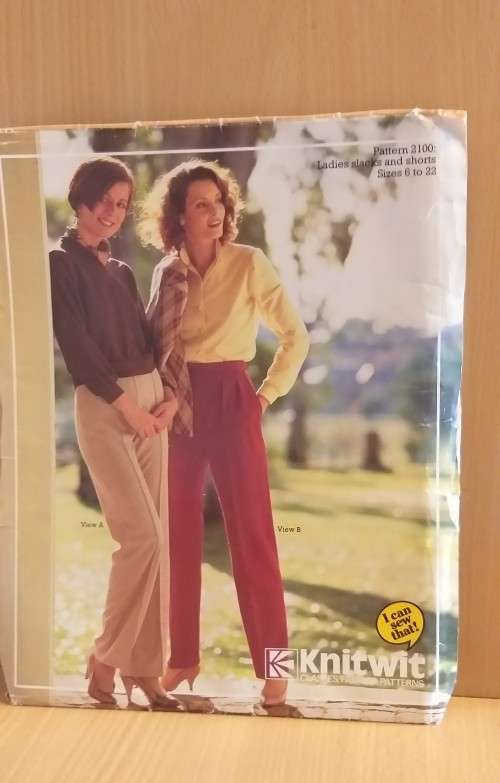 Knitwit Pattern 2100 - Ladies slacks and shorts - sizes 6 to 22