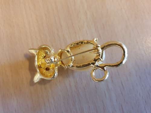 Beautiful Cat Figurine Brooch