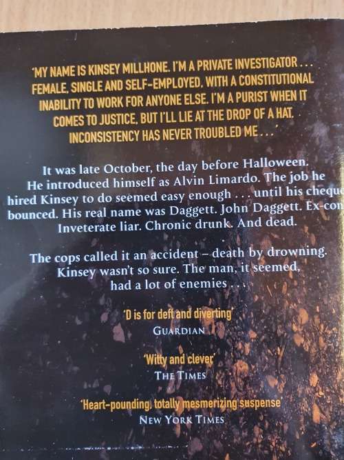 D is for Deadbeat: Sue Grafton (Paperback)