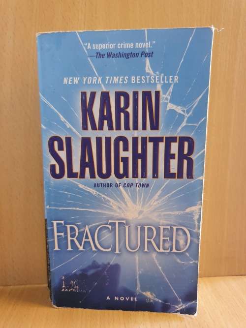 Fractured: Karin Slaughter (Paperback)