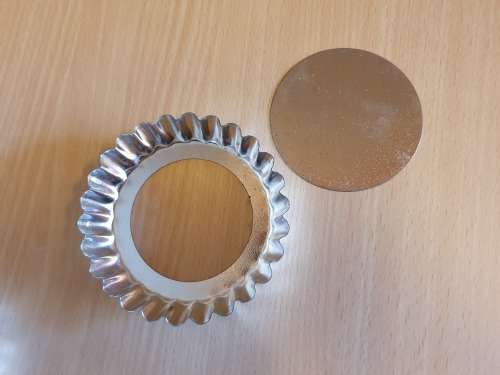 Set of 8 Round Metal Flan/Tart Tins - width 10cm