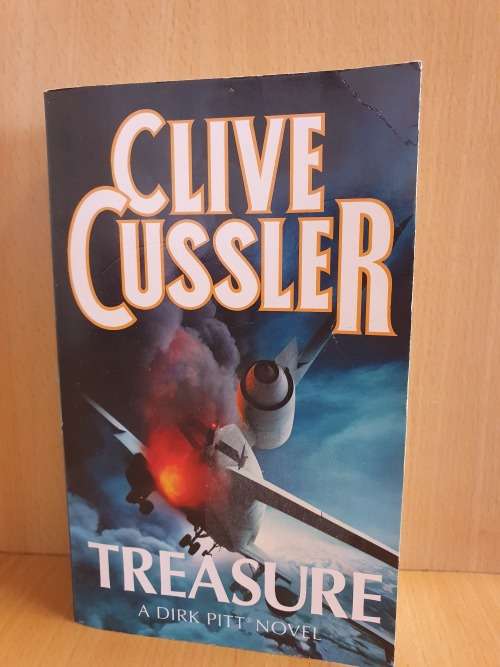 Treasure: Clive Cussler (Paperback)